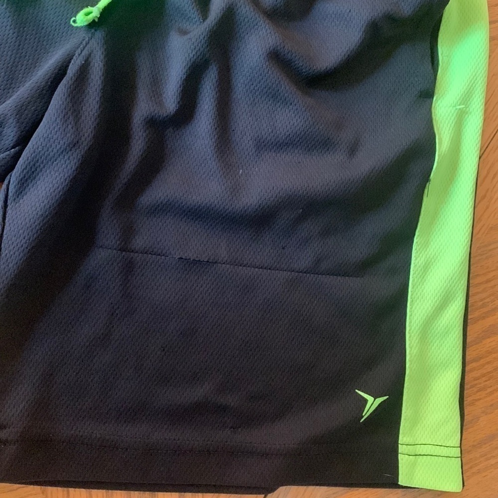 Shorts - Picture 2 of 6
